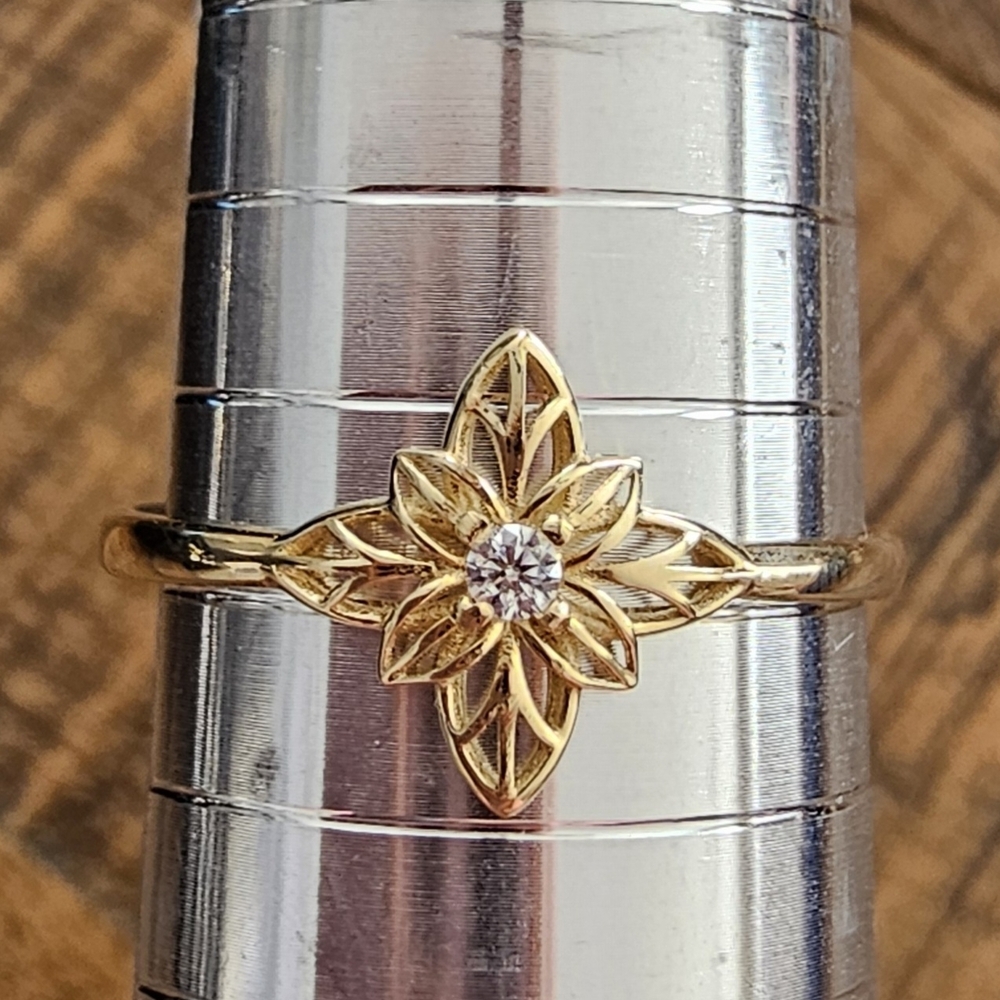 !!SOLD!! Gold Floral Diamond Ring